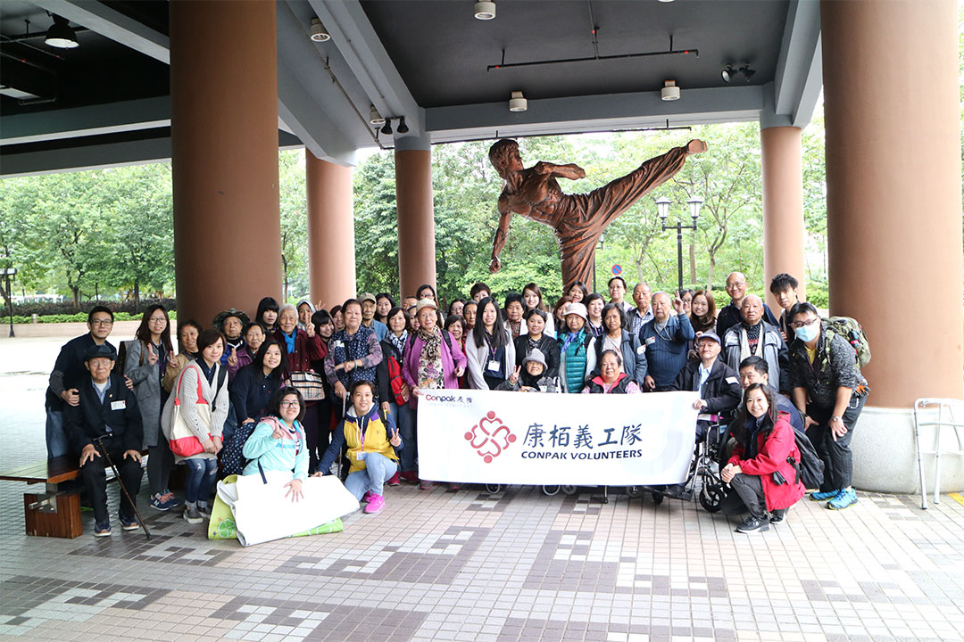 陪同青衣長亨中心長者外出游玩