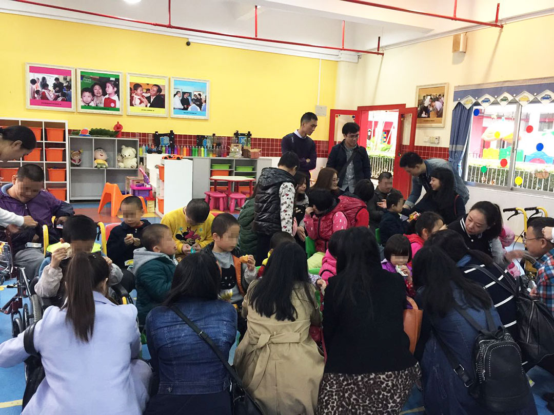 探訪深圳市寶安區(qū)社會福利中心小朋友