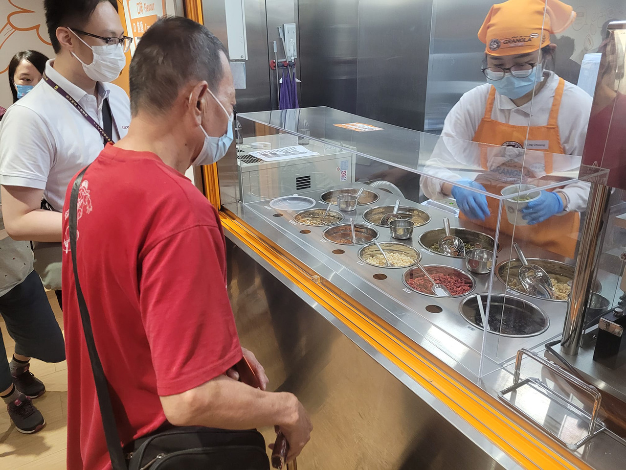 康栢義工與老友記同游合味道杯面體驗活動