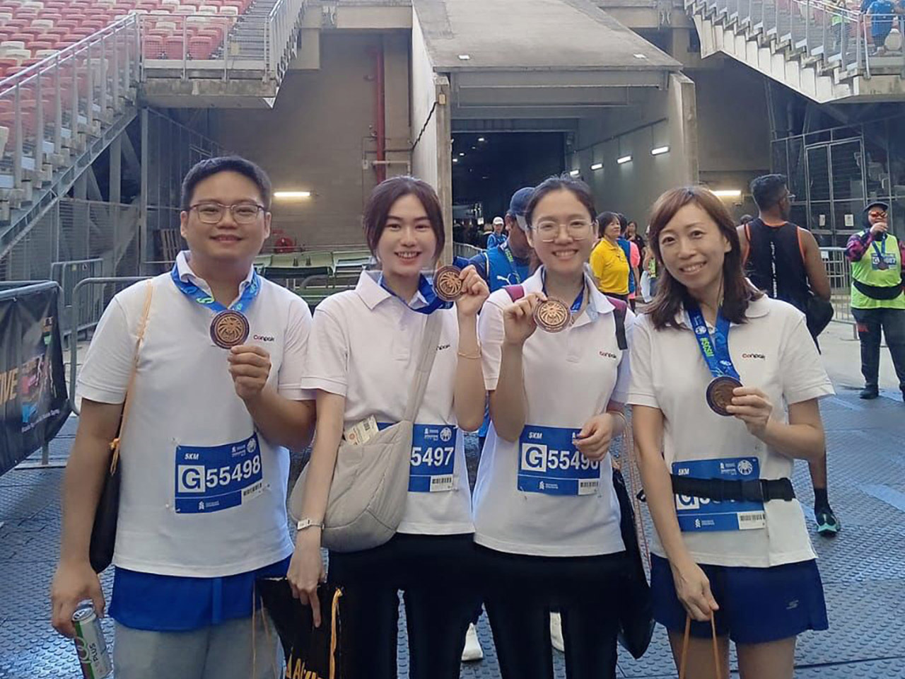 參加“新加坡渣打銀行馬拉松”活動