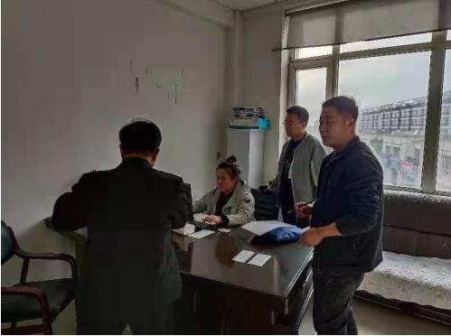 訴求稱(chēng)通遼市華融房地產(chǎn)開(kāi)發(fā)長(zhǎng)期拖欠農(nóng)民工工資,農(nóng)民工們